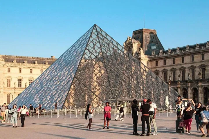Louvre Museum Ticket: Skip the Line & Explore!