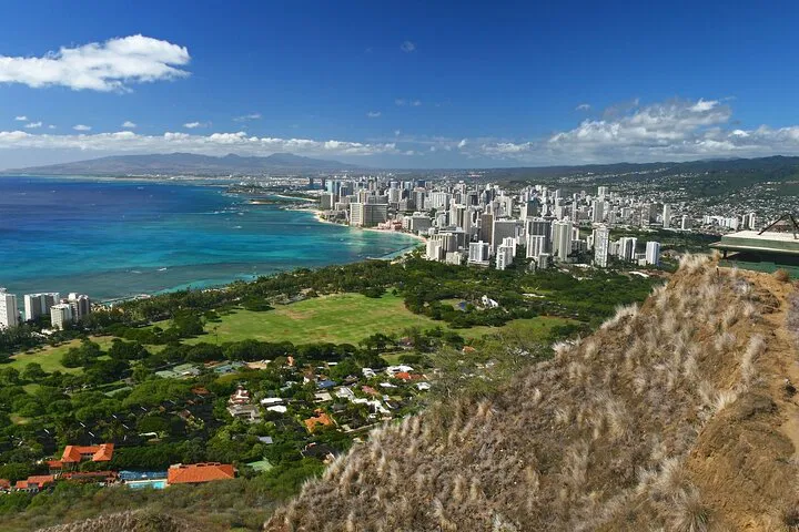 Oahu's Opulent Escape: A Personalized Town & Country Tour