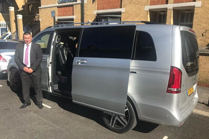Stress-Free Southampton to Gatwick Transfer: Luxury & Reliability
