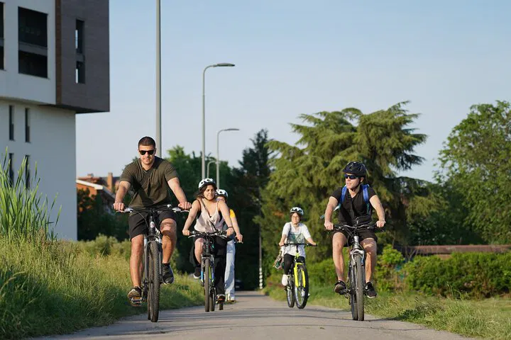 Unveiling Milan's Hidden Green Escapes: A Refreshing Bike Tour Adventure
