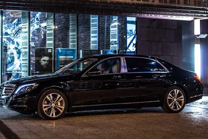 Luxury Airport Transfer: Toronto & Hamilton Stress-Free Arrival