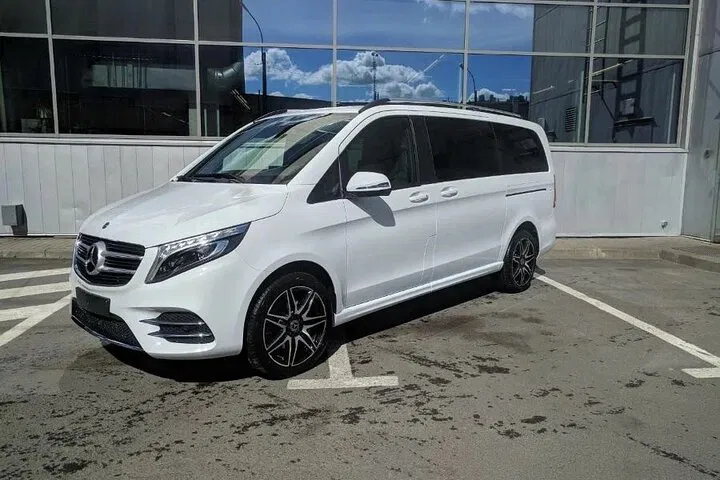 Stress-Free Genoa Port to Milan Transfer: Your Private Chauffeur Awaits!