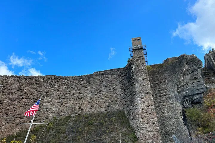 Niagara Gorge Hiking Adventure: Explore Power Plant Ruins