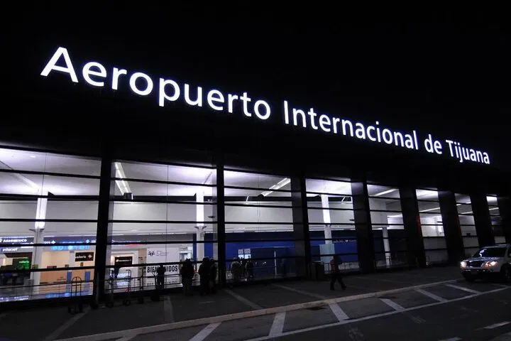 Seamless Tijuana/Valle de Guadalupe Airport Transfers: Your Private Chauffeur Awaits!