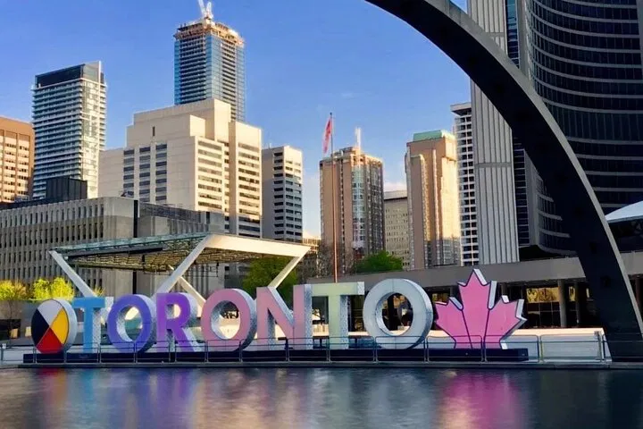 Discover Toronto's Charm: An Unforgettable City Tour!