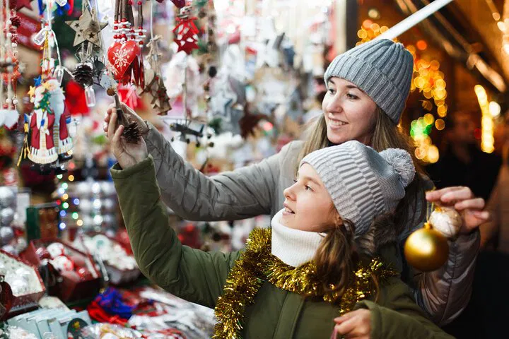 Berlin's Christmas Magic: Unveiling Holiday Traditions & Historical Grandeur