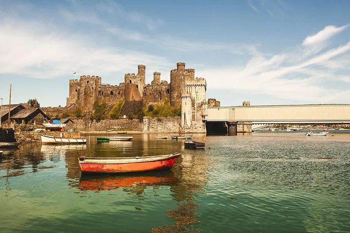 Uncover Welsh Wonders: Snowdonia & Chester Day Tour from Manchester