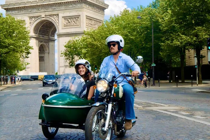 Paris Sidecar & Seine Cruise: Retro Tour of City Lights