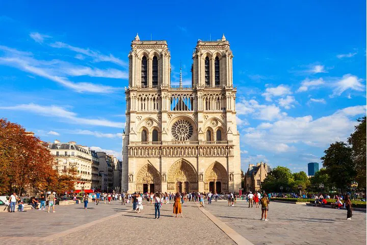 Notre Dame Secrets: History Walk & Crypt Entry