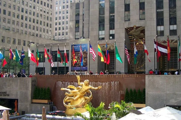 Uncover NYC's Midtown Marvels: A Personalized Walking Adventure