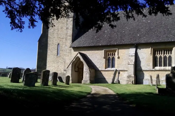 Cotswolds Unveiled: A Bespoke Guided Tour Through England's Artistic Heart