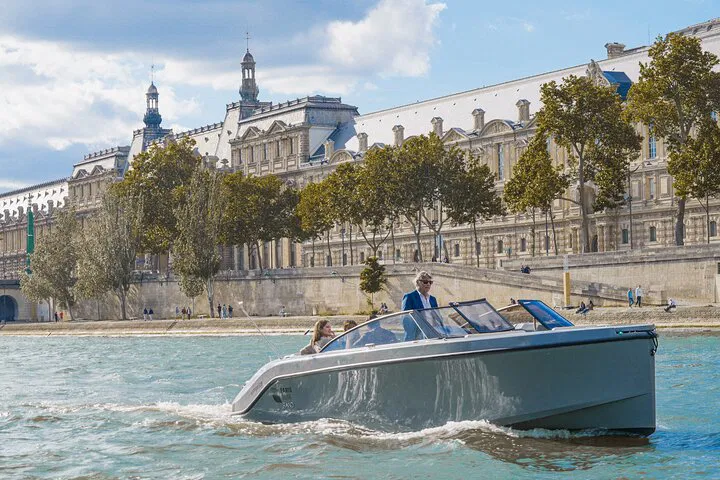 Paris Private Champagne Cruise from Eiffel Tower