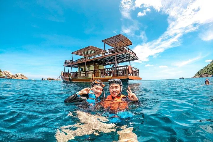 Discover Koh Tao's Underwater Wonders: A Snorkeling Adventure to Koh Nang Yuan!