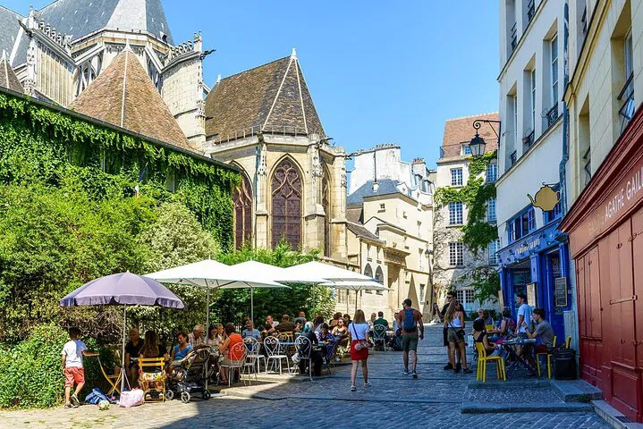 Parisian Charm: Vintage Car Tour with Le Marais & Airport Transfers