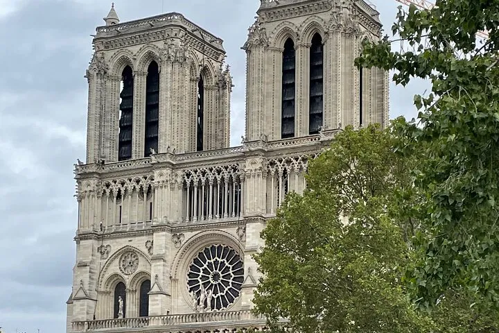 Unveiling Paris's Heart: A Guided Historical Island Tour