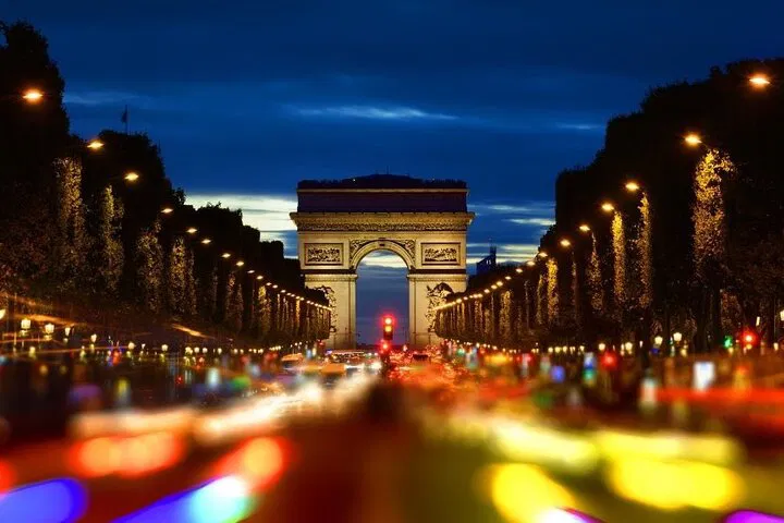 Parisian Night Lights: Private Tour & Seine River Cruise