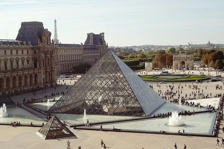 Paris Layover: A Whirlwind Private Tour from CDG Airport