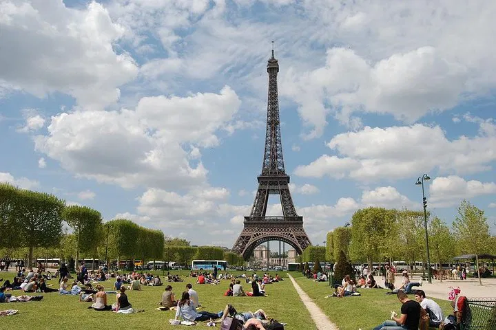 Paris in Style: Private City Tour with Driver & Guide