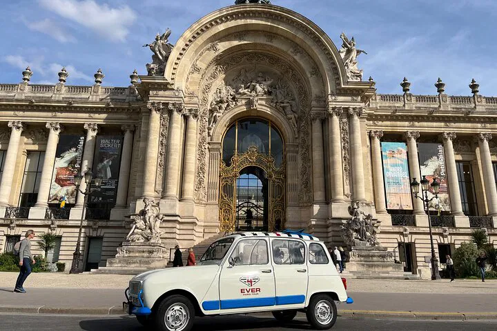 Paris in a Classic: 2-Hour Renault 4L Electric Sightseeing Tour