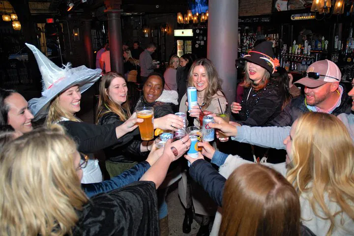 San Diego Ghost Tour: Booze & Haunted Tales (21+)