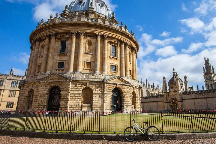 Effortless Oxford Transit: Private Heathrow Airport Round Trip