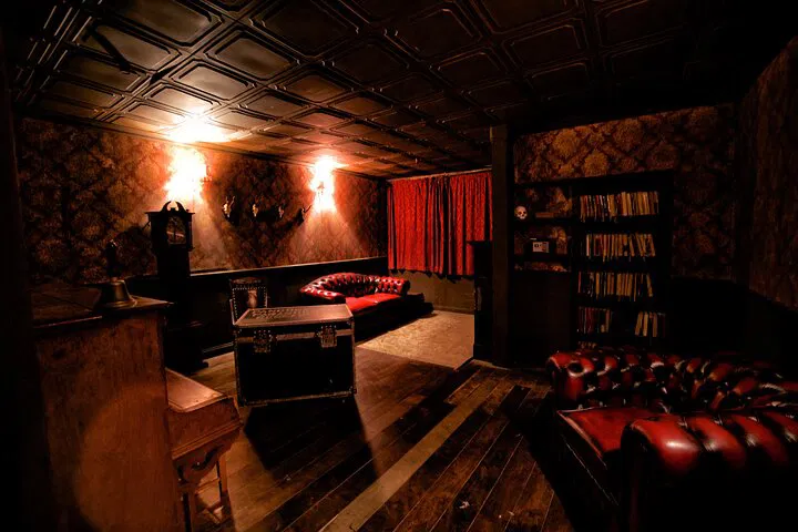 Bredbury's Haunted Escape: Face the Demon's Curse!