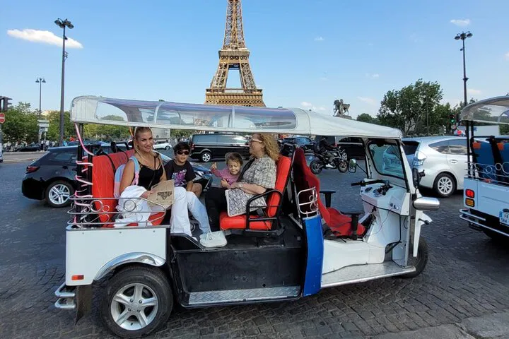 Paris TukTuk Tour: 2-Hour Private City Adventure
