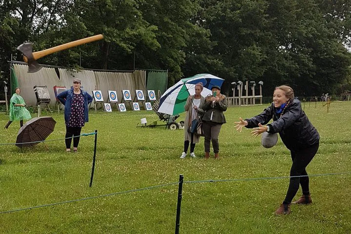 Axe Throwing Fun: Hurl Axes Like a Pro!