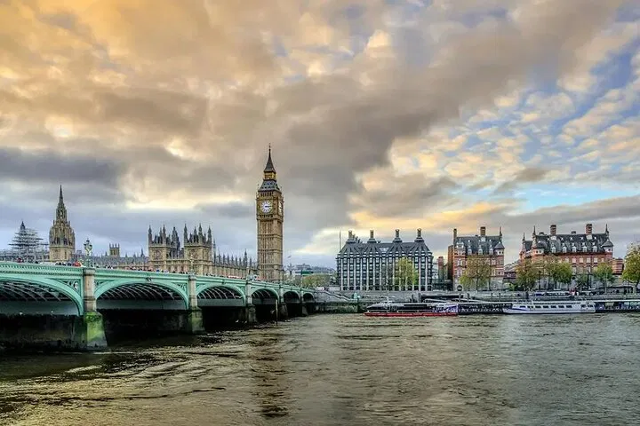 Westminster Walking Tour: See London's Iconic Sights