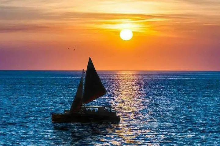 Waikiki Sunset Sail: Polynesian Cultural Voyage
