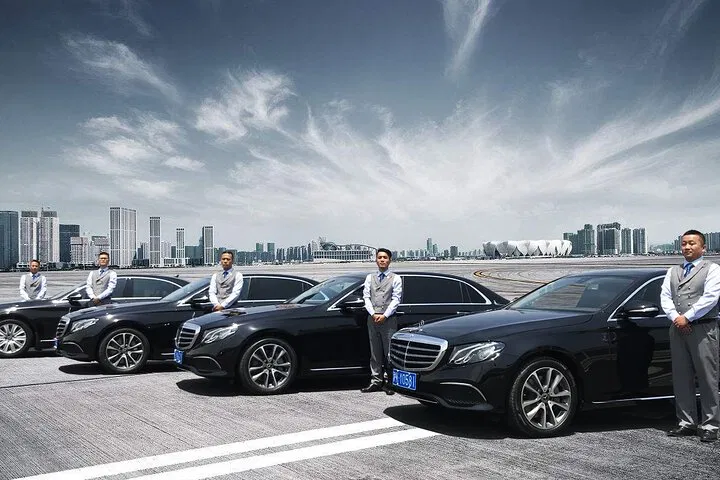 Effortless LA Arrival: Private Airport Transfer in Style