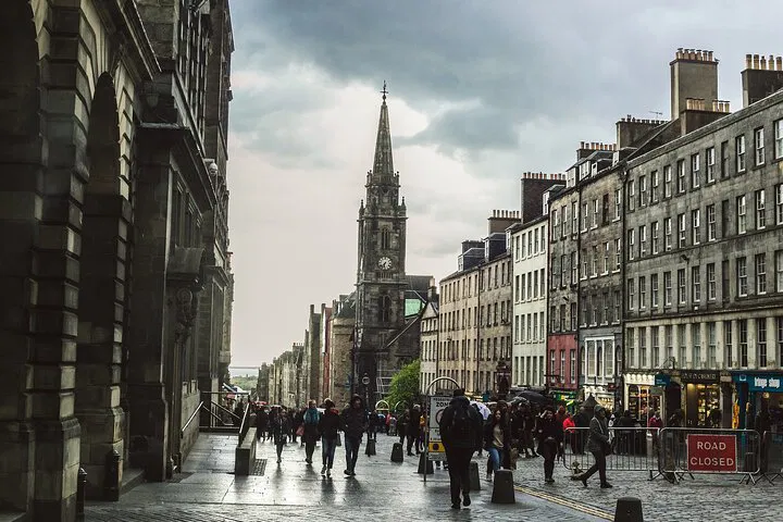 Unravel Edinburgh's Secrets: A Royal Mile Murder Mystery Adventure!