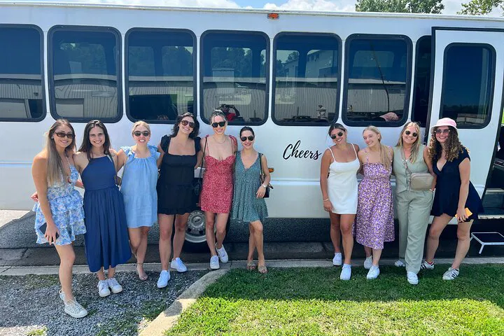 Niagara-on-the-Lake: Sip, Savor & See Wine Country Delights!