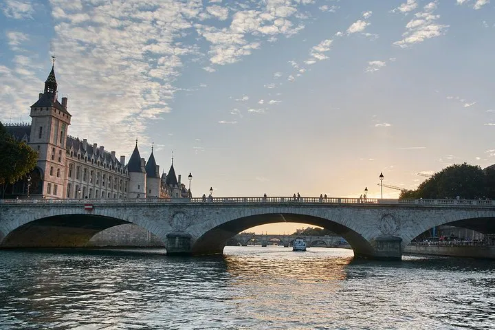 Paris Kick-Off: Unveiling the City of Lights on a Private Tour!