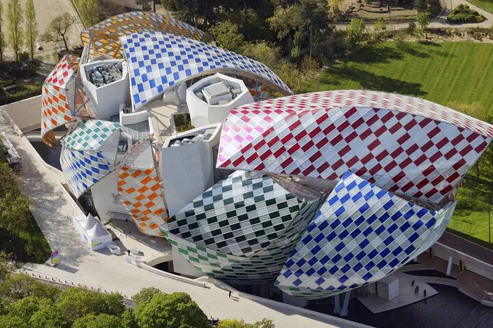 Parisian Elegance: Sidecar Tour & Louis Vuitton Foundation Art Immersion