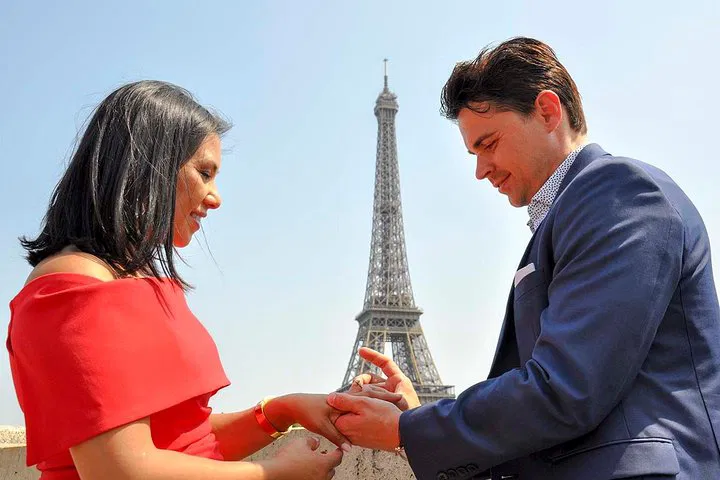 Parisian Proposal: Capture Your 'Yes' Moment with a Private Photo Tour