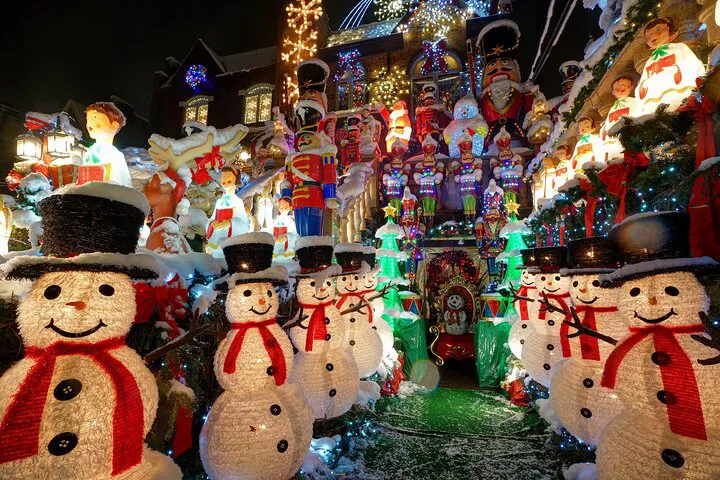 Brooklyn's Dazzling Dyker Heights Christmas Lights Walking Tour