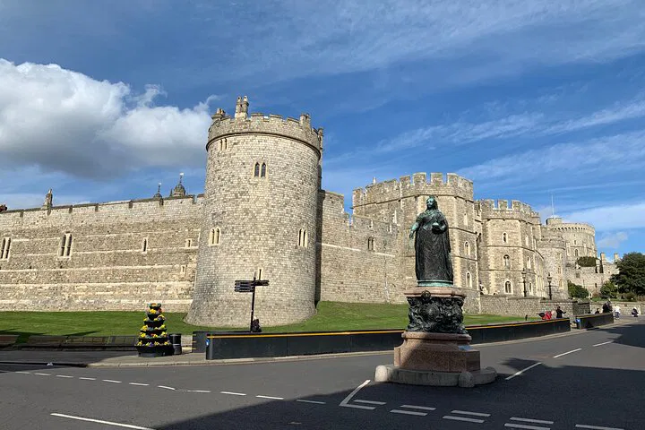 Luxury Transfer: London to Southampton via Windsor Castle