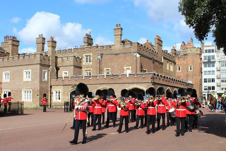 Uncover London's Secrets: Your Bespoke Private Tour Awaits!
