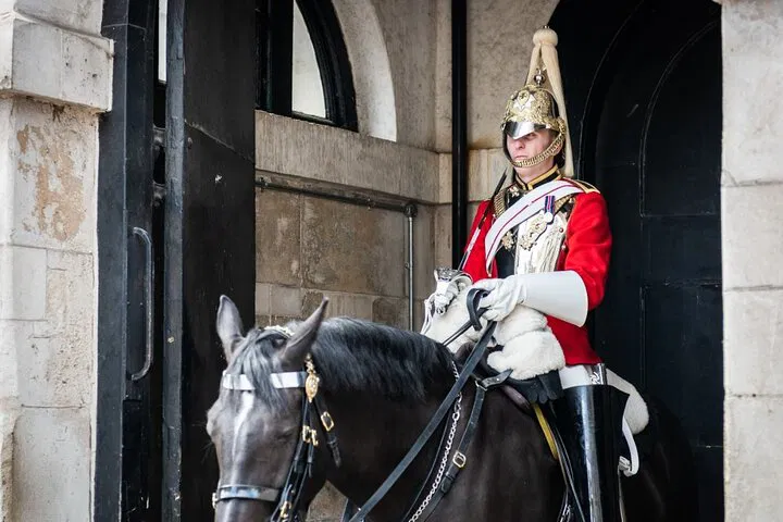 Step into Royalty: The Crown's Iconic London Walking Tour