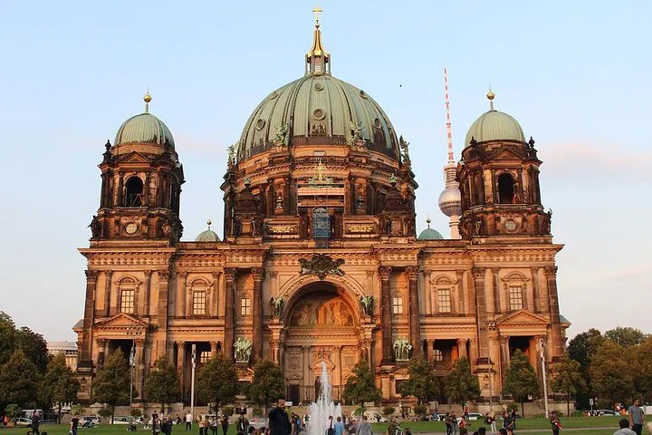 Discover Berlin's Iconic Landmarks: A Personalized 4-Hour City Tour
