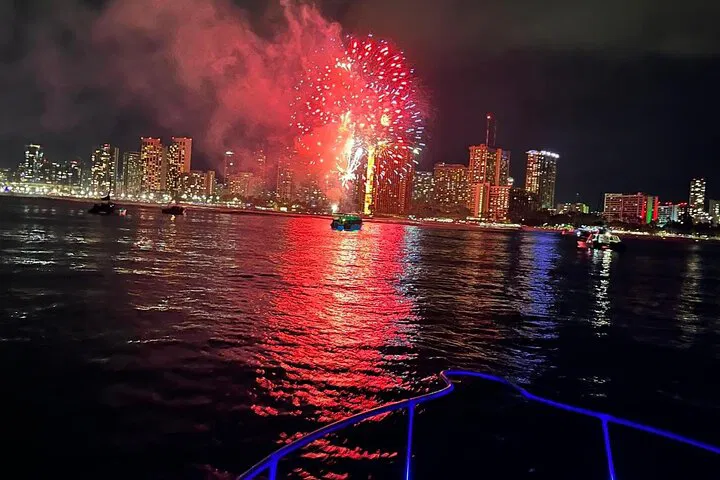 Waikiki Sunset & Fireworks Cruise: Friday Night Fun!