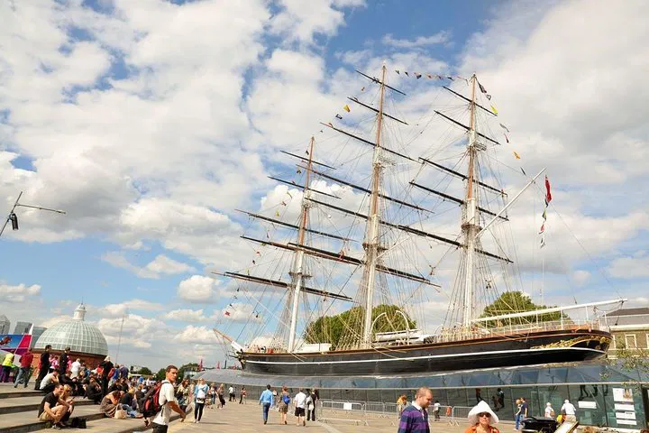 Discover Greenwich: A Personalized Historical Walking Adventure