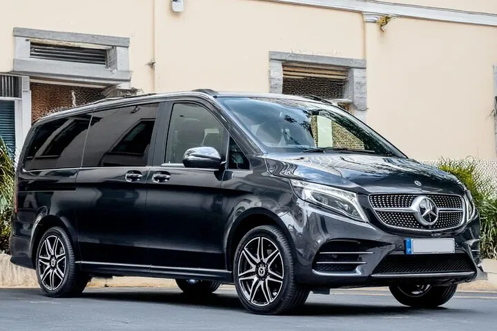 Gatwick Airport: Private London Transfer