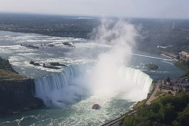 Niagara Falls Small Group Day Tour with Boat Ride
