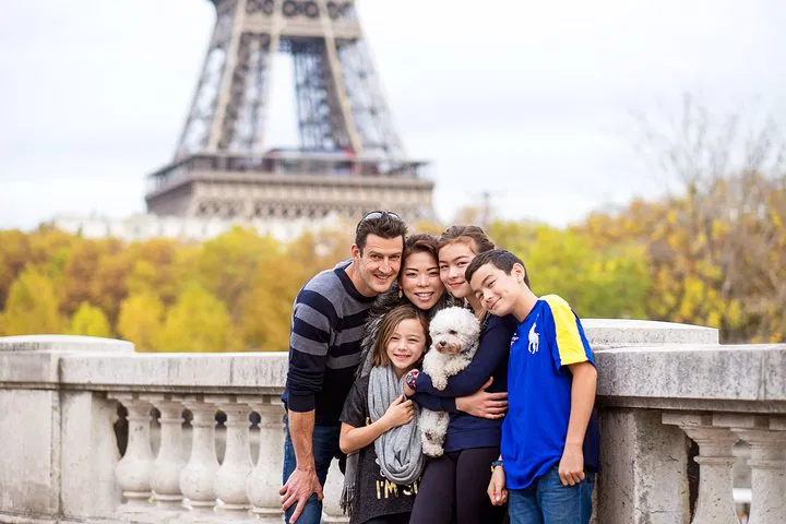 Capture Your Parisian Memories: Private Family Photo Shoot