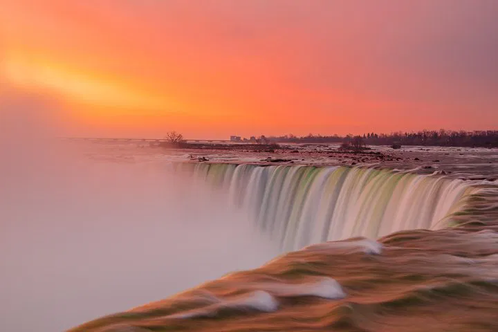 Niagara Falls: A Whirlwind Day & Night Adventure with Dinner
