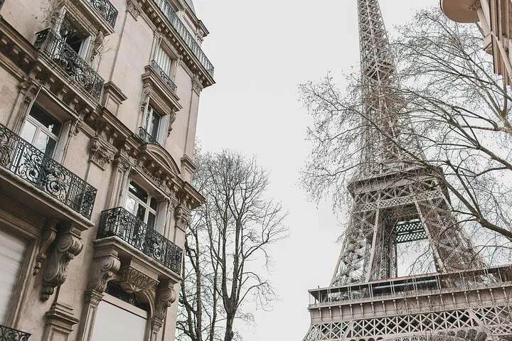 Eiffel Tower Summit Tickets: Private Guided Lift Tour
