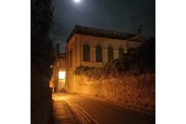 Uncover Oxford's Dark Secrets: A Ghostly Walking Adventure
