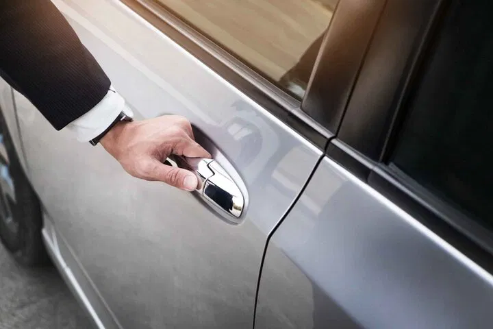 Stress-Free Transfers: Forte dei Marmi to Fiumicino Airport with Optional Orbetello Stop